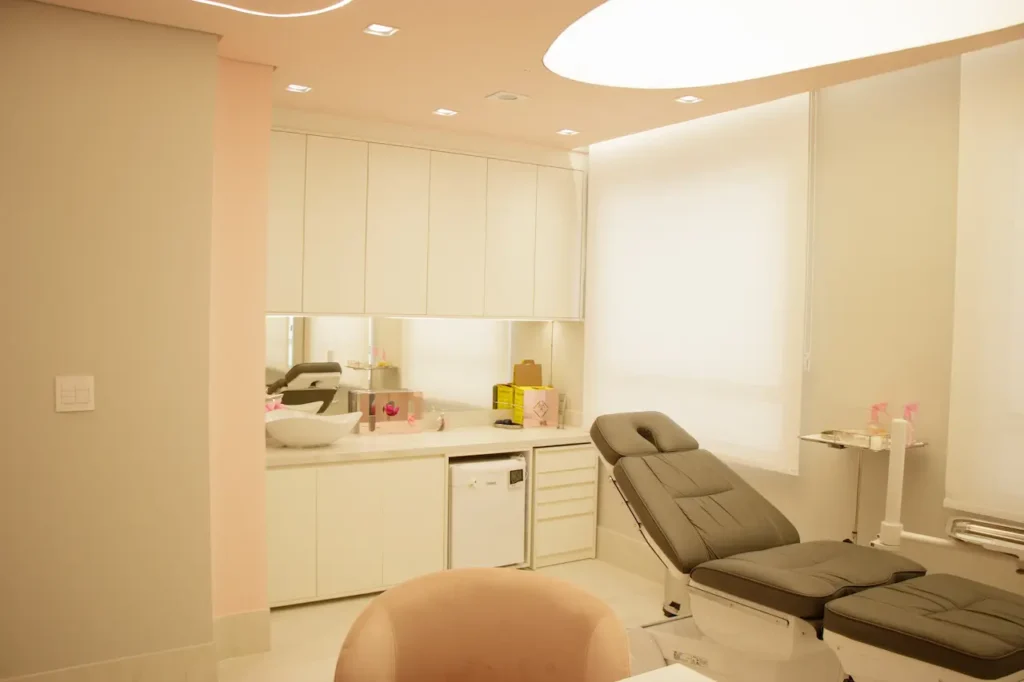 Detalhe de acabamento em marcenaria em projetos com arquitetos para projetos comerciais.