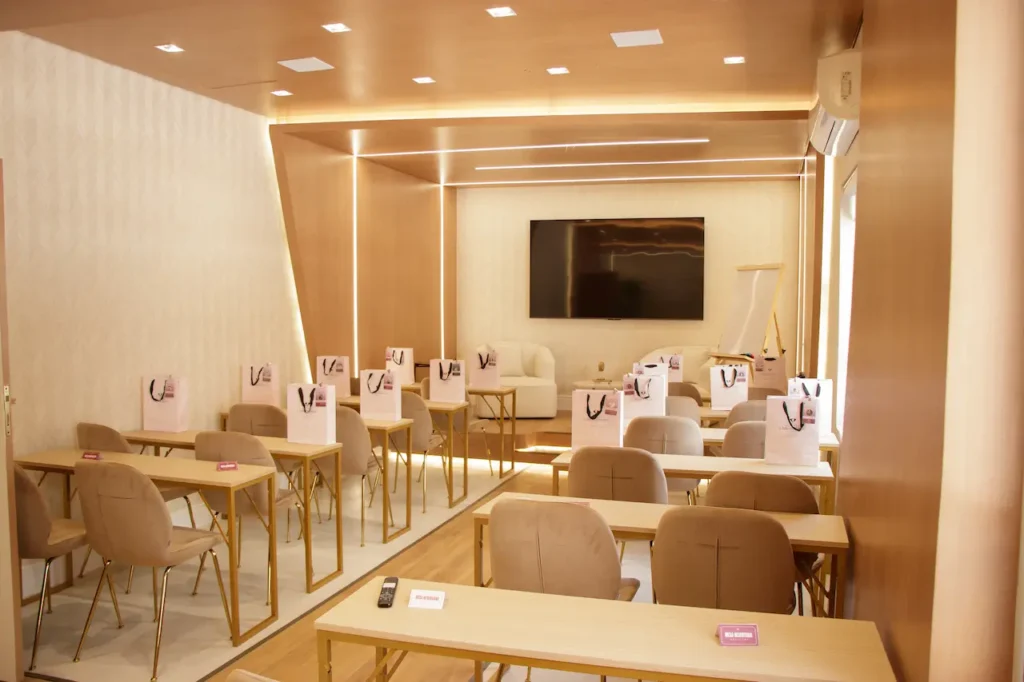 Detalhe de acabamento em marcenaria em projetos com arquitetos para projetos comerciais.