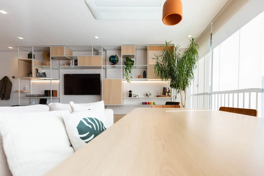 Soluções 8 Serviços de Marcenaria em uma residência bonita e moderna